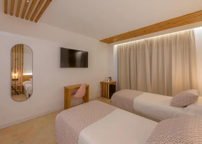 Boutique Sibarys - Adults Recommended